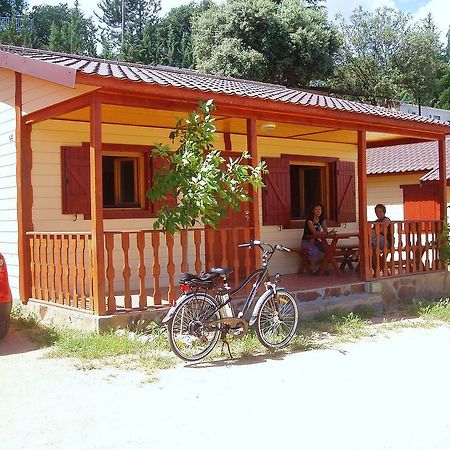 Camping Lago Barasona Hotel La Puebla De Castro Room photo